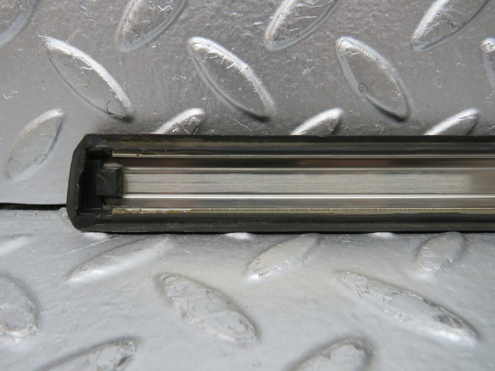 30782 Mercedes-Benz W201 190E 2.0L Front Left Fender Wing Centre Moulding Trim