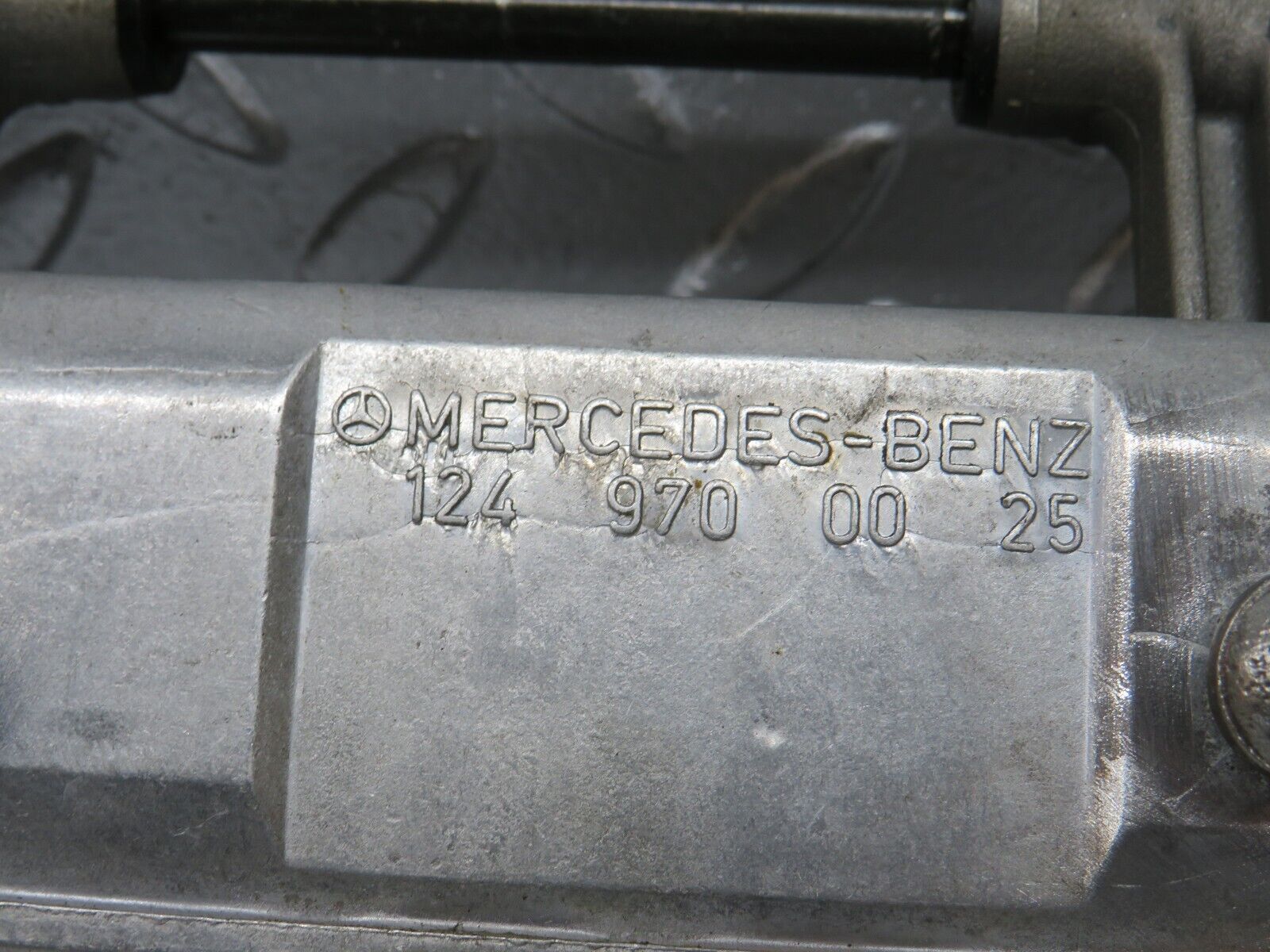 34026 Mercedes-Benz W124 260E Headrest Folding Mechanism