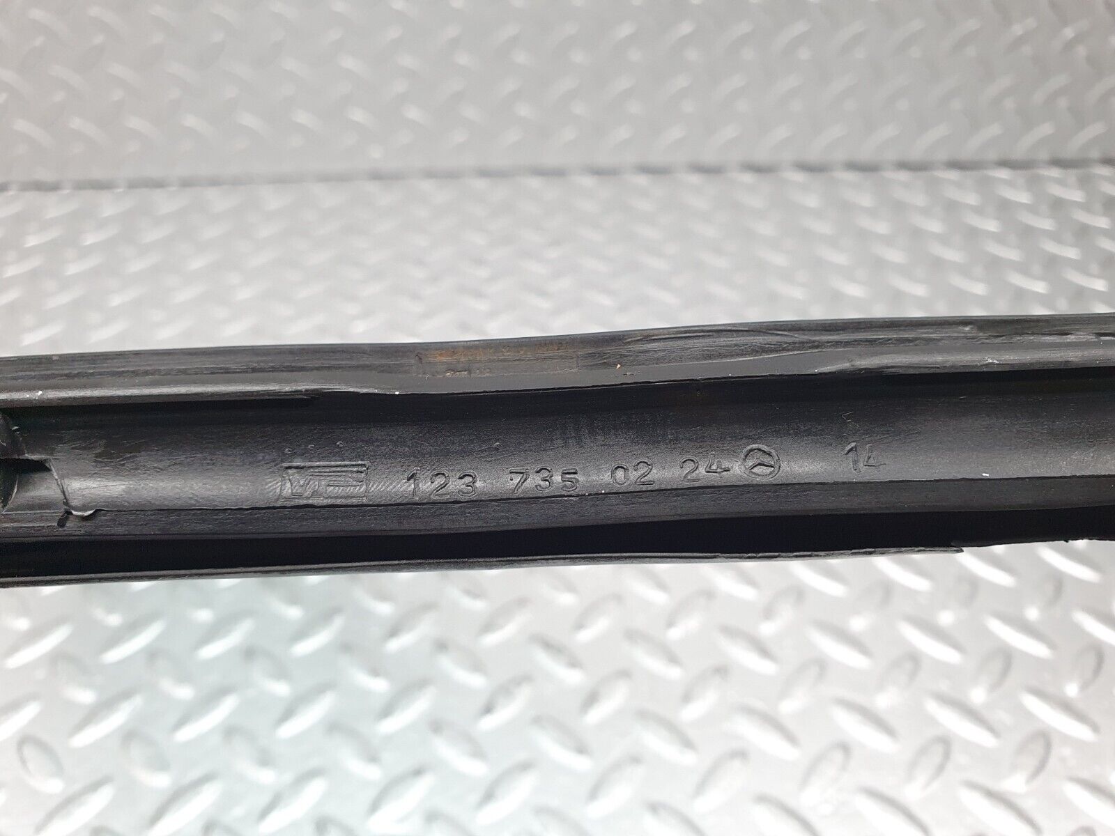 40777 Mercedes-Benz W123 300D Rear Right Quarter Window Glass 1237350224