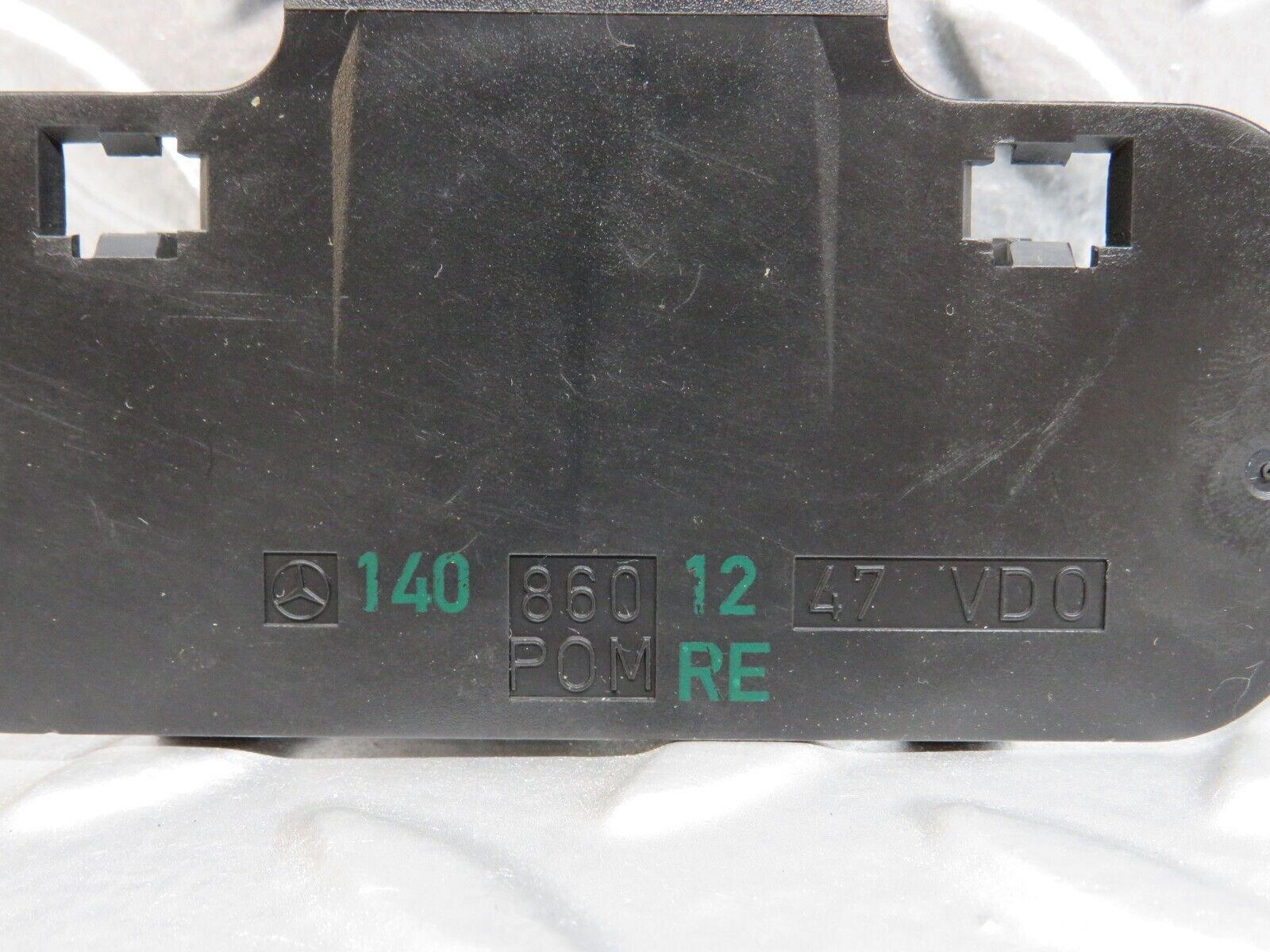 24635 Mercedes-Benz W140 S320 Front Heated Windscreen Washer Nozzle 1408601247