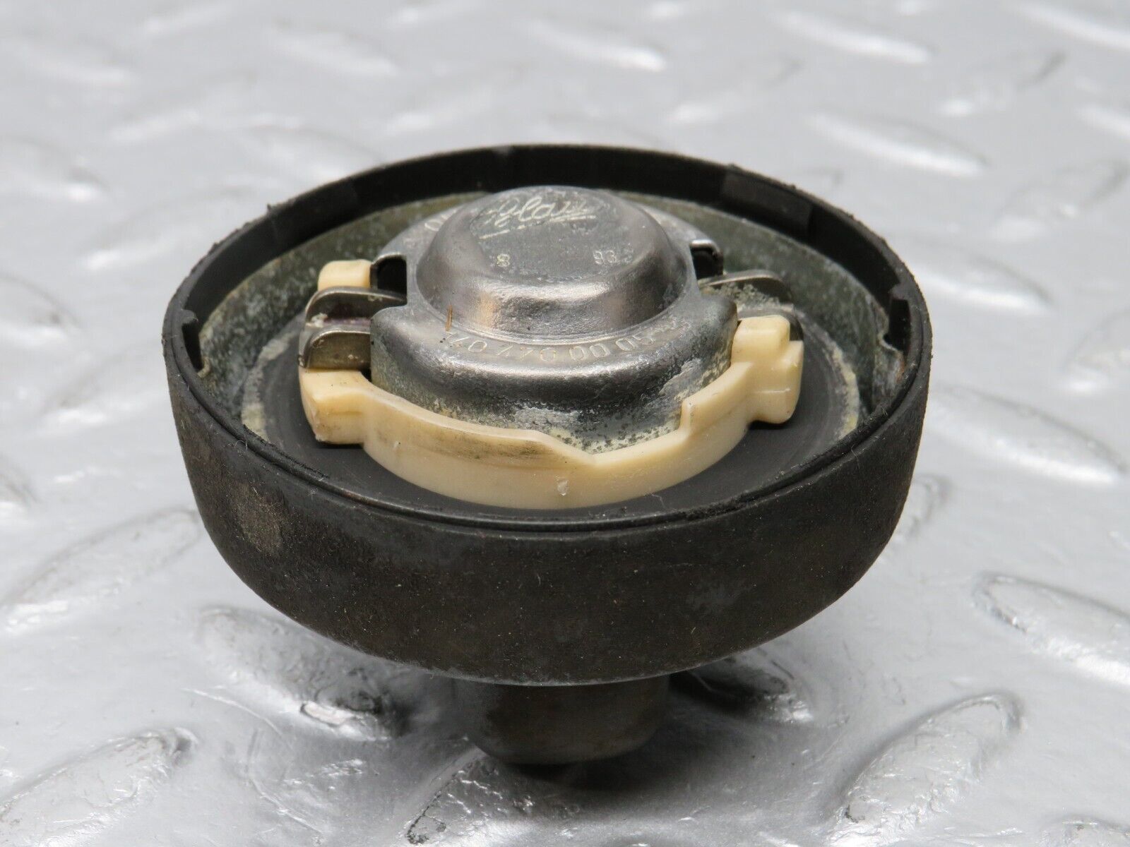 38590 Mercedes-Benz R129 280SL Coupe Fuel Tank Cap 1404700005