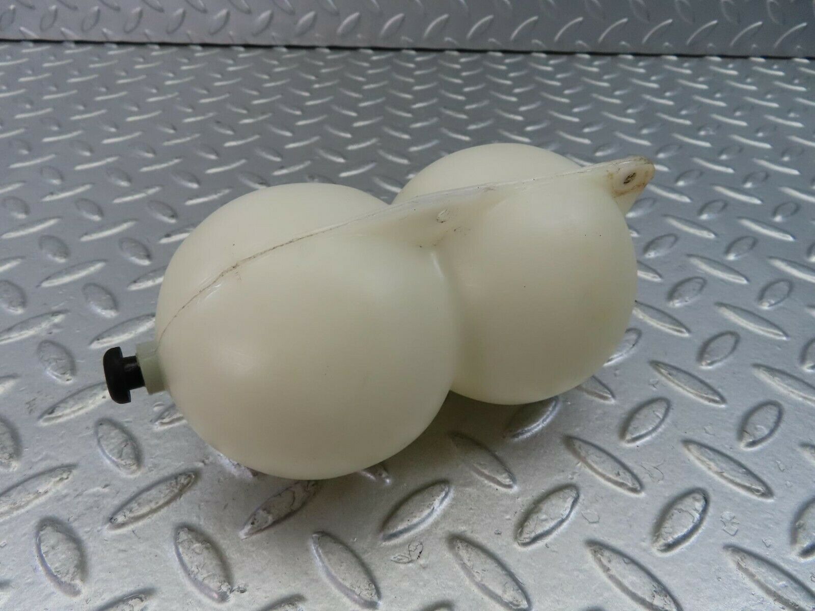 10712 Mercedes-Benz C123 230CE Coupe Vacuum Reservoir