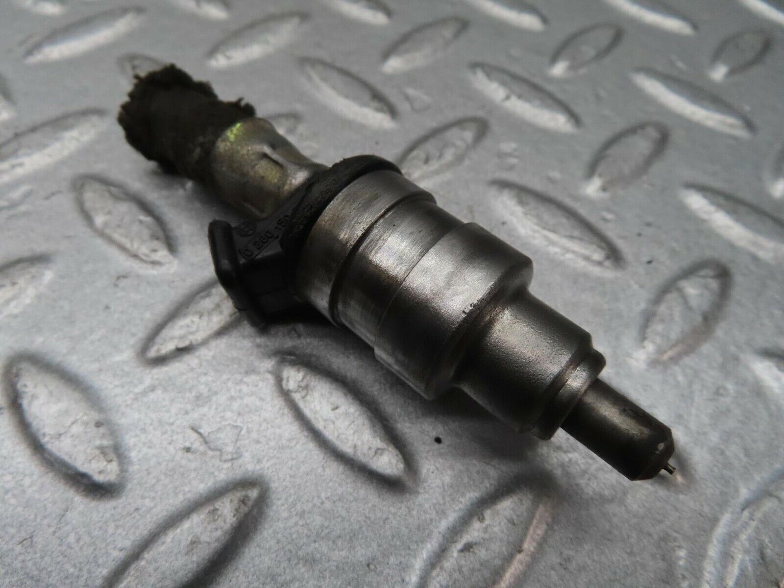 13338 Mercedes Benz W116 350SE Fuel Injector Bosch 0280150001