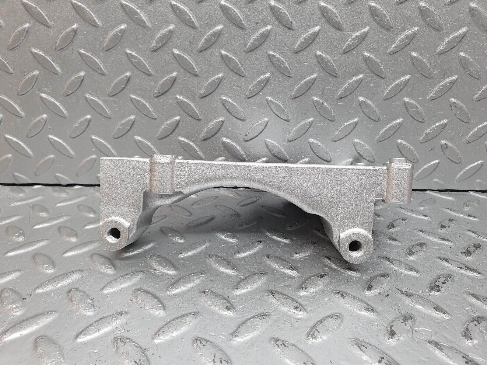 41214 Mercedes-Benz W126 300SE Alternator Generator Bracket 1031550435