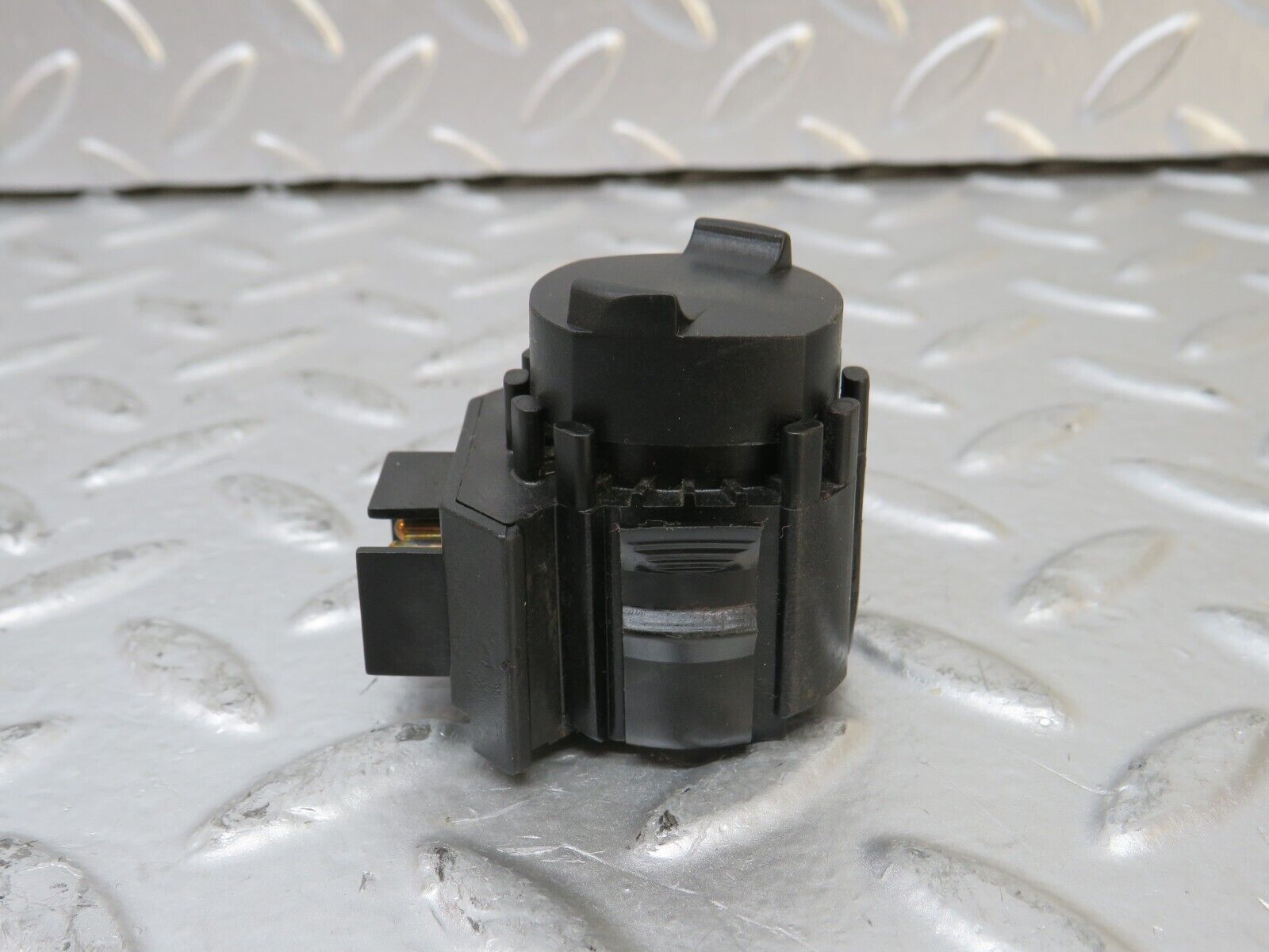 27550 Mercedes-Benz S124 300TE Wagon Kick Down Switch 0025452214