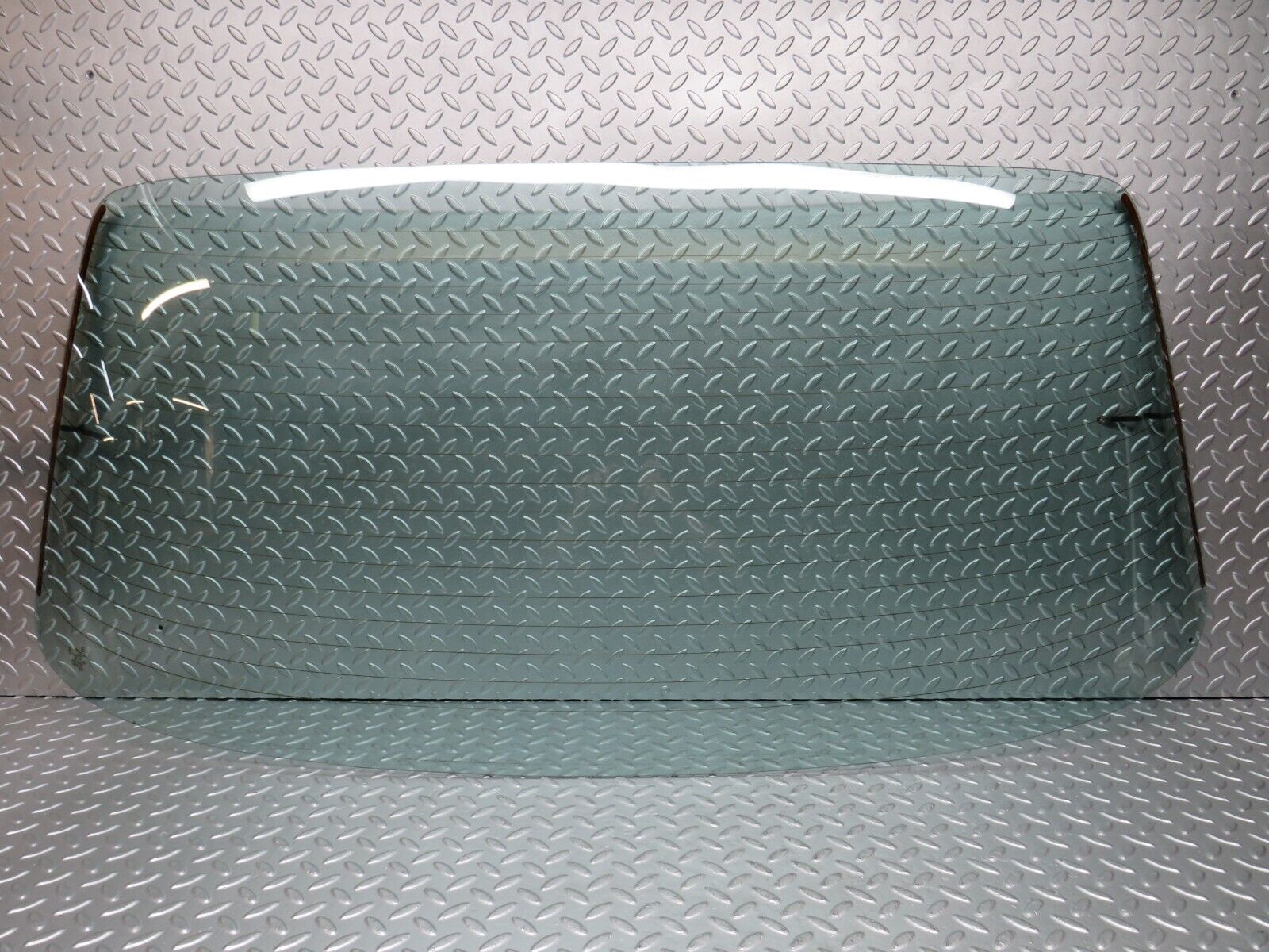 26820 Mercedes-Benz W123 240D Rear Heated Windscreen Glass