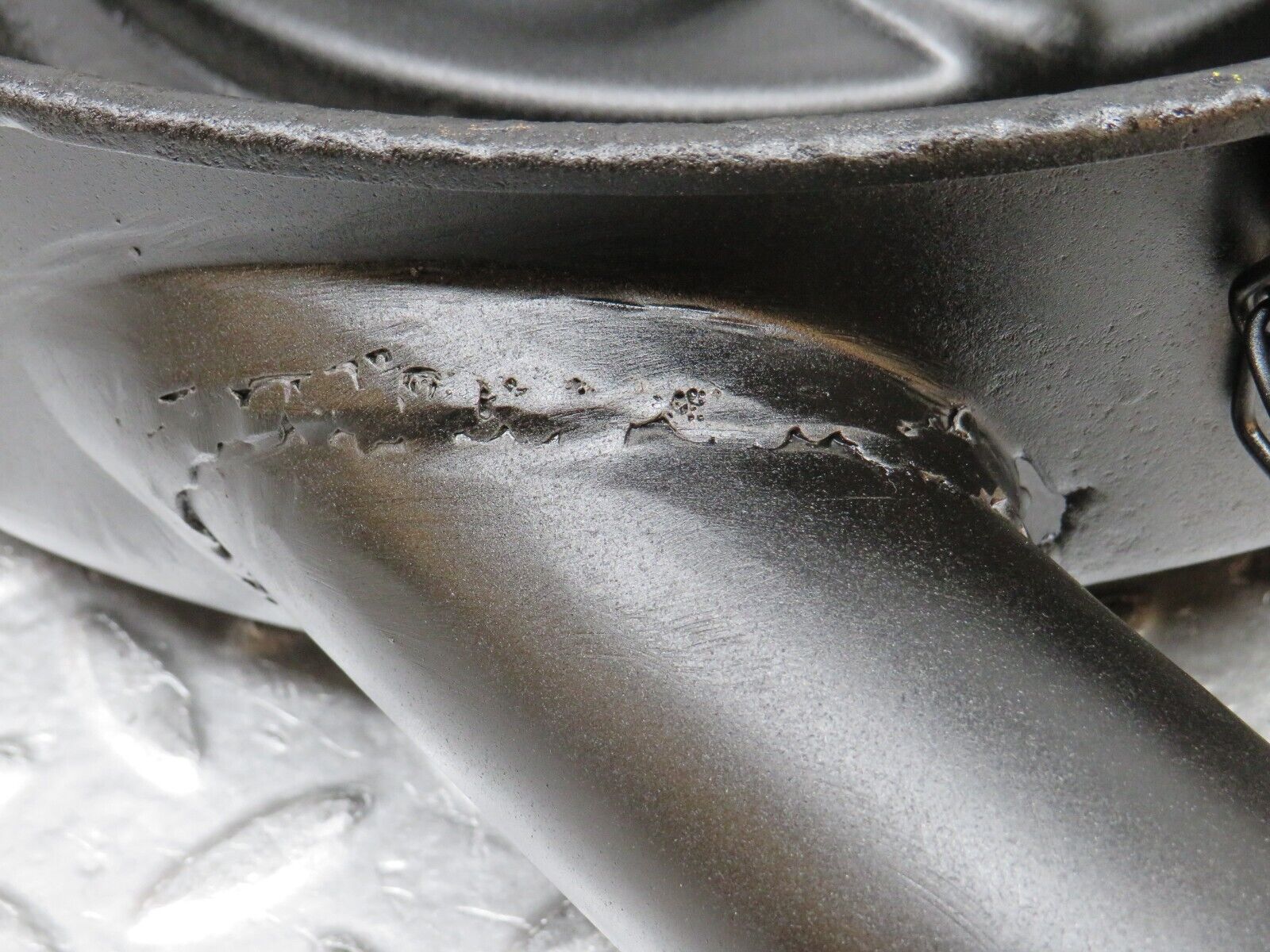 0307 Mercedes-Benz W123 220D Air Filter Housing Bottom 0110946702