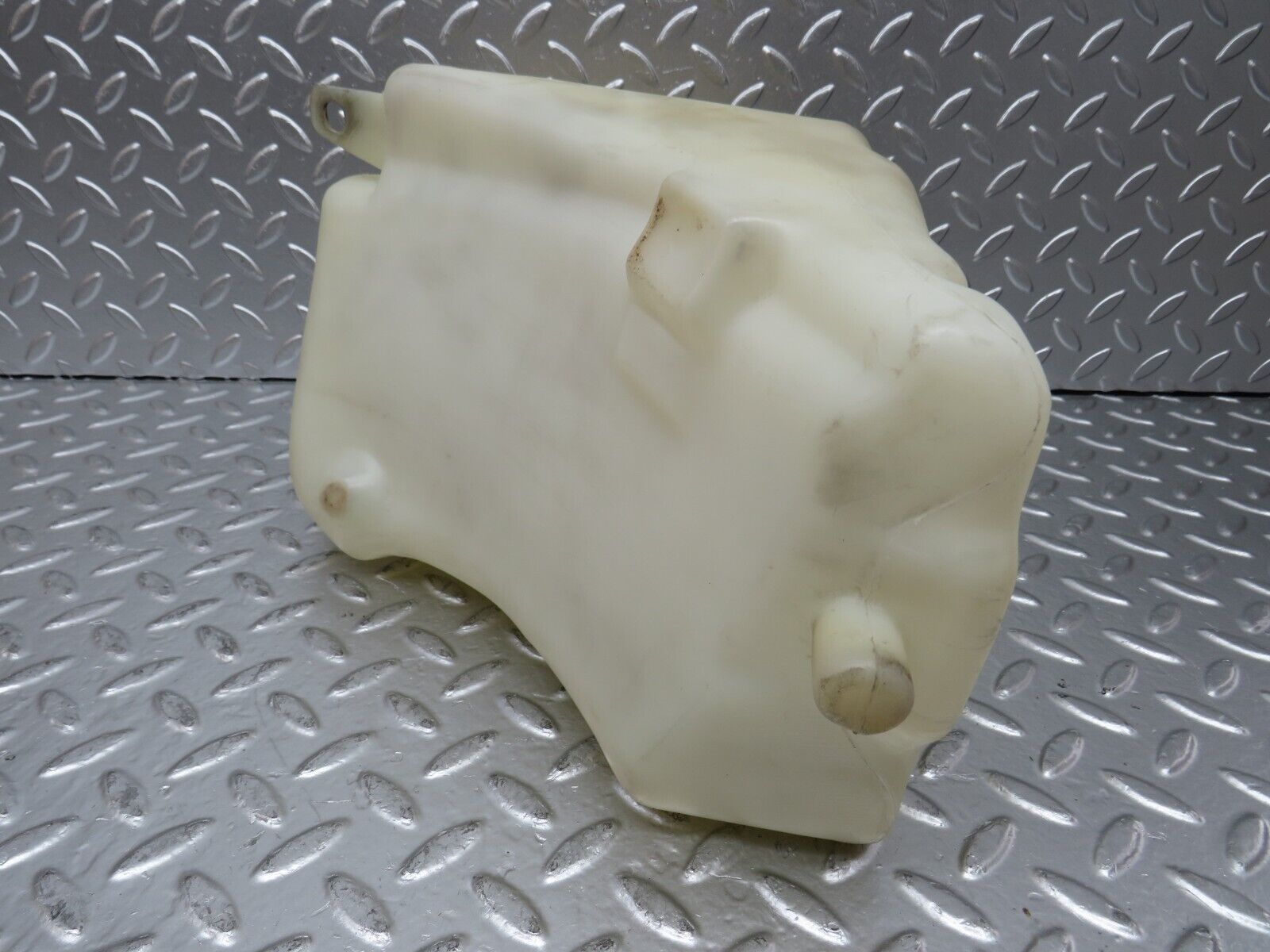 25203 Mercedes-Benz W201 190D Windscreen Washer Fluid Res. Tank 2018690720
