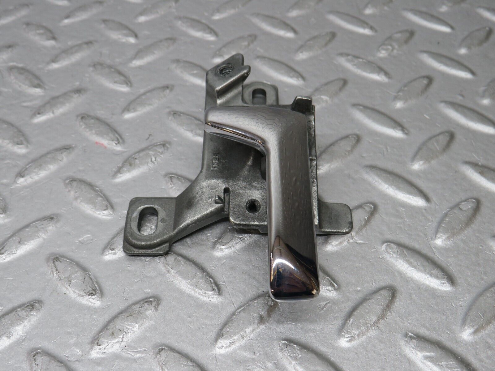36105 Mercedes-Benz W126 420SE Front Right Door Interior Handle