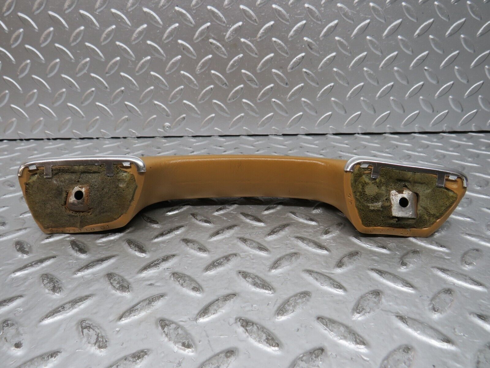28601 Mercedes-Benz W123 280E  Right Interior Door Handle Palomino 1239702001