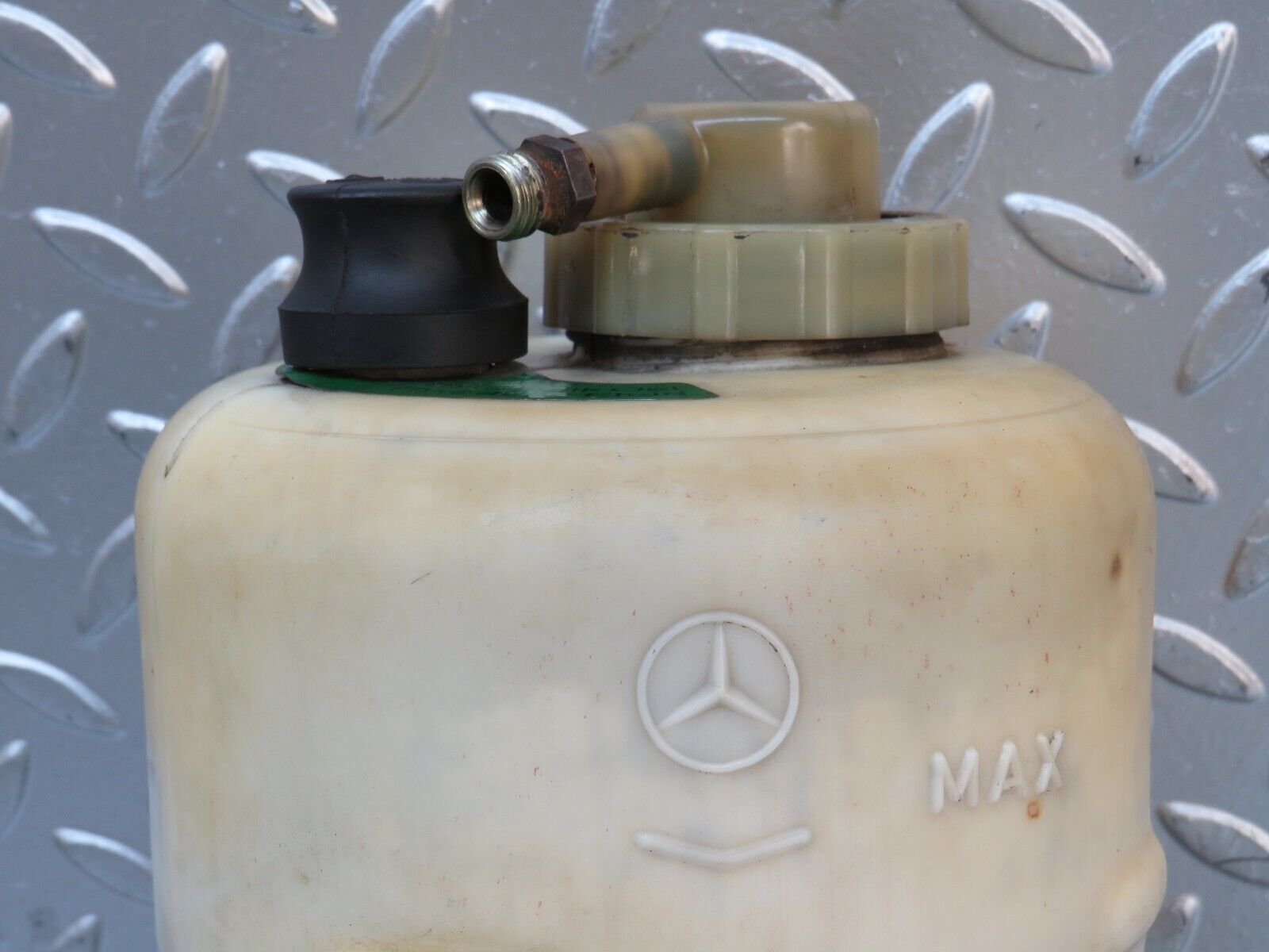 28475 Mercedes-BenzS123 240D Hydraulic Suspension Fluid Reservoir 1233270172
