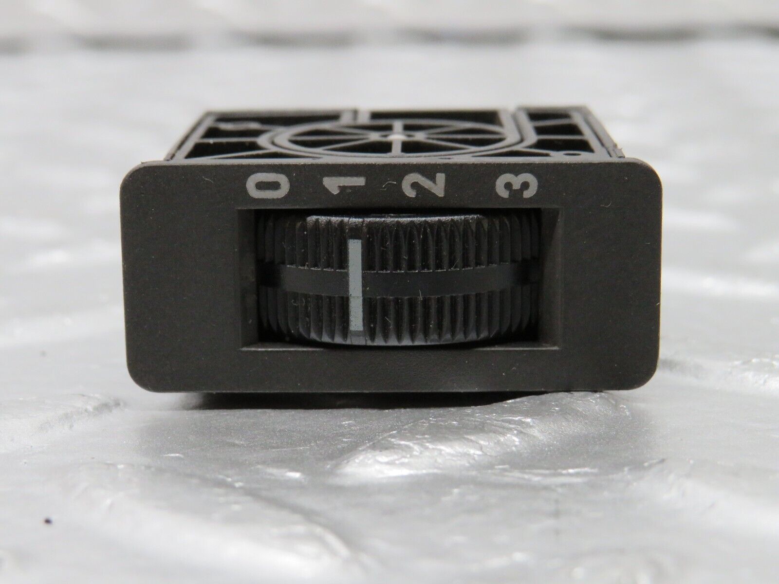 34074 Mercedes-Benz W124 260E Headlight Level Switch 1248000173