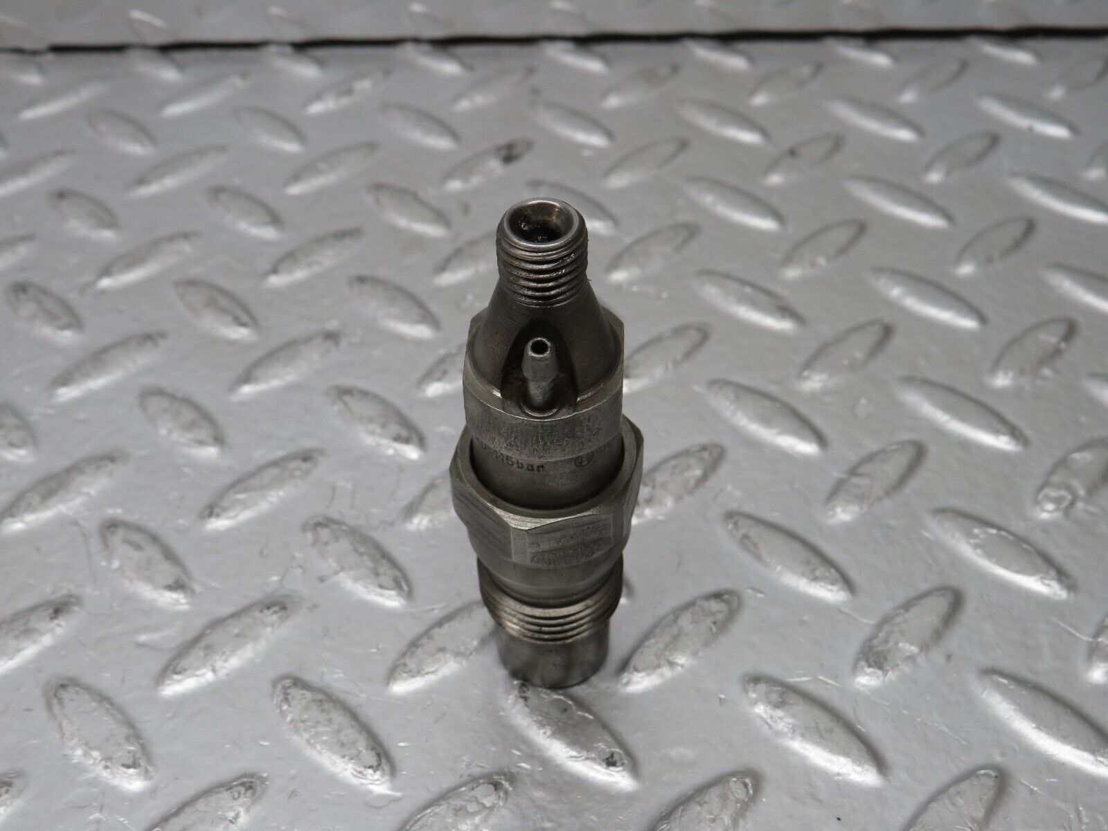 32900 Mercedes-Benz W123 300D Fuel Injector Bosch KCA30S35/4