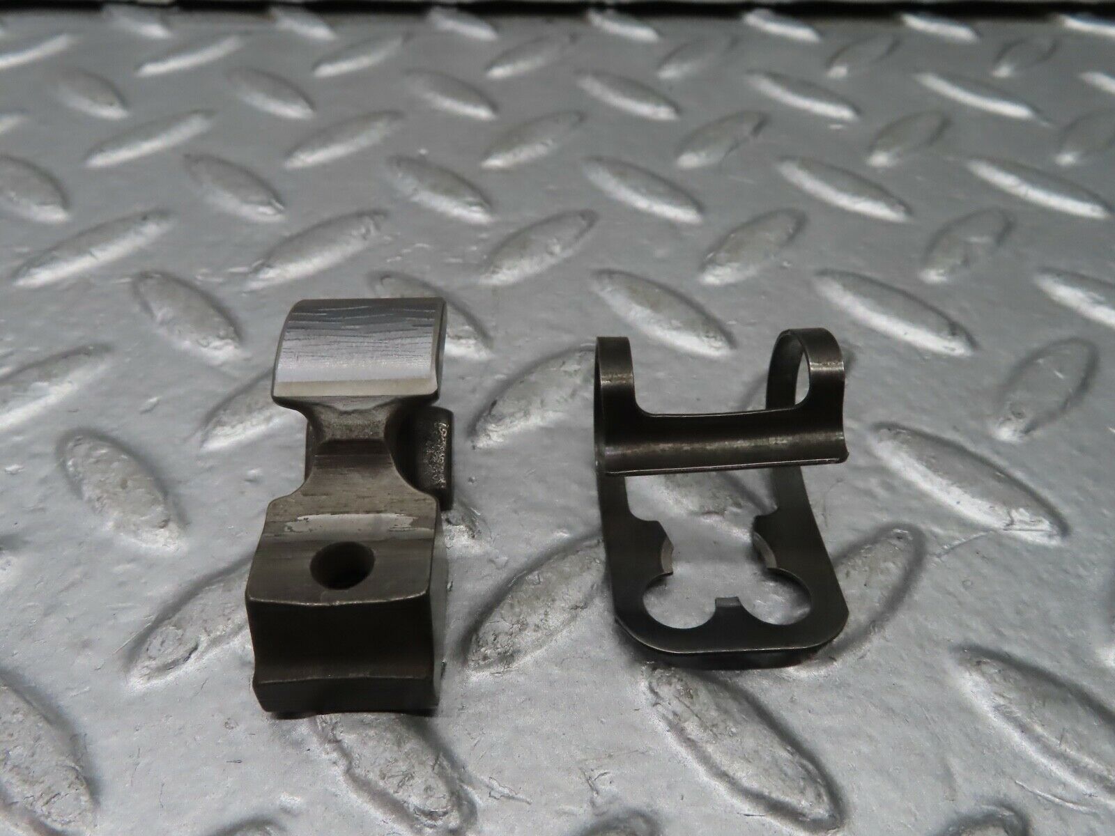 20725 Mercedes-Benz R107 450SL Valve Rocker Arm With Retaining Spring