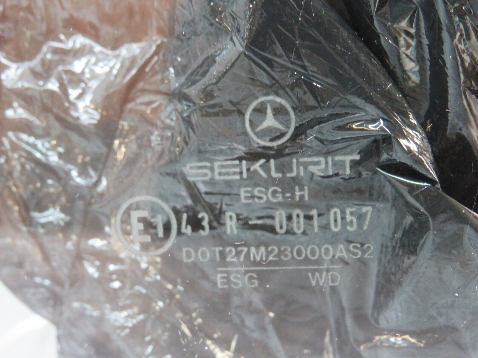 29262 Mercedes-Benz W124 230E Front Left Door Window Glass