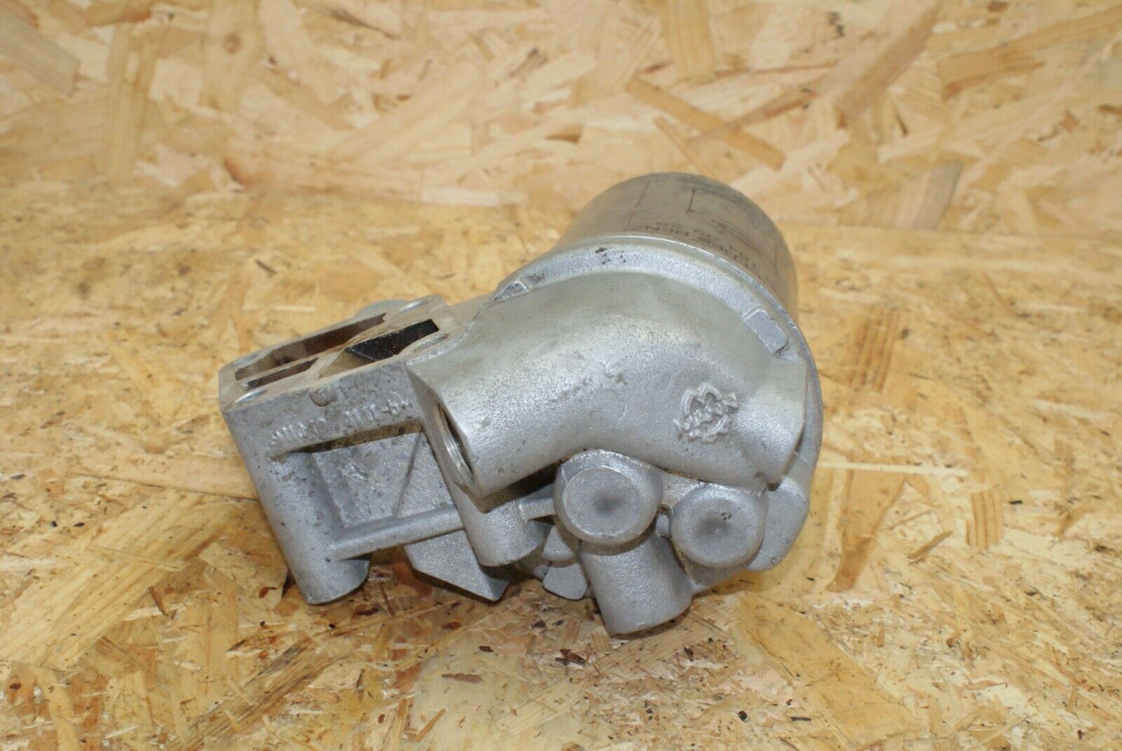 2376 Mercedes-Benz W123 280E Oil Filter House 1101800111