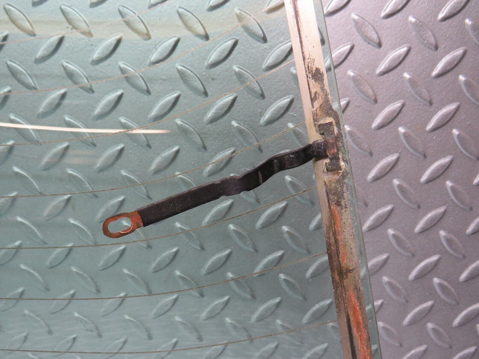 39073 Mercedes-Benz W201 190E 2.6L Rear Heated Windscreen Glass