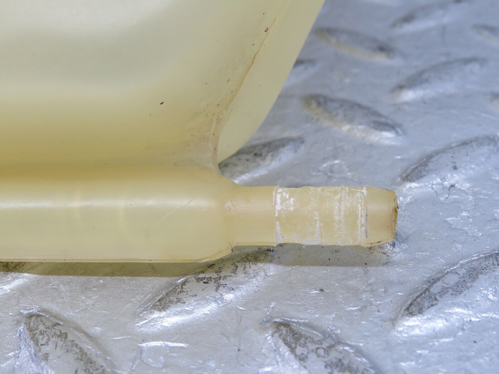 37860 Mercedes-Benz A124 320E Cabriolet Coolant Expansion Tank 1245000449