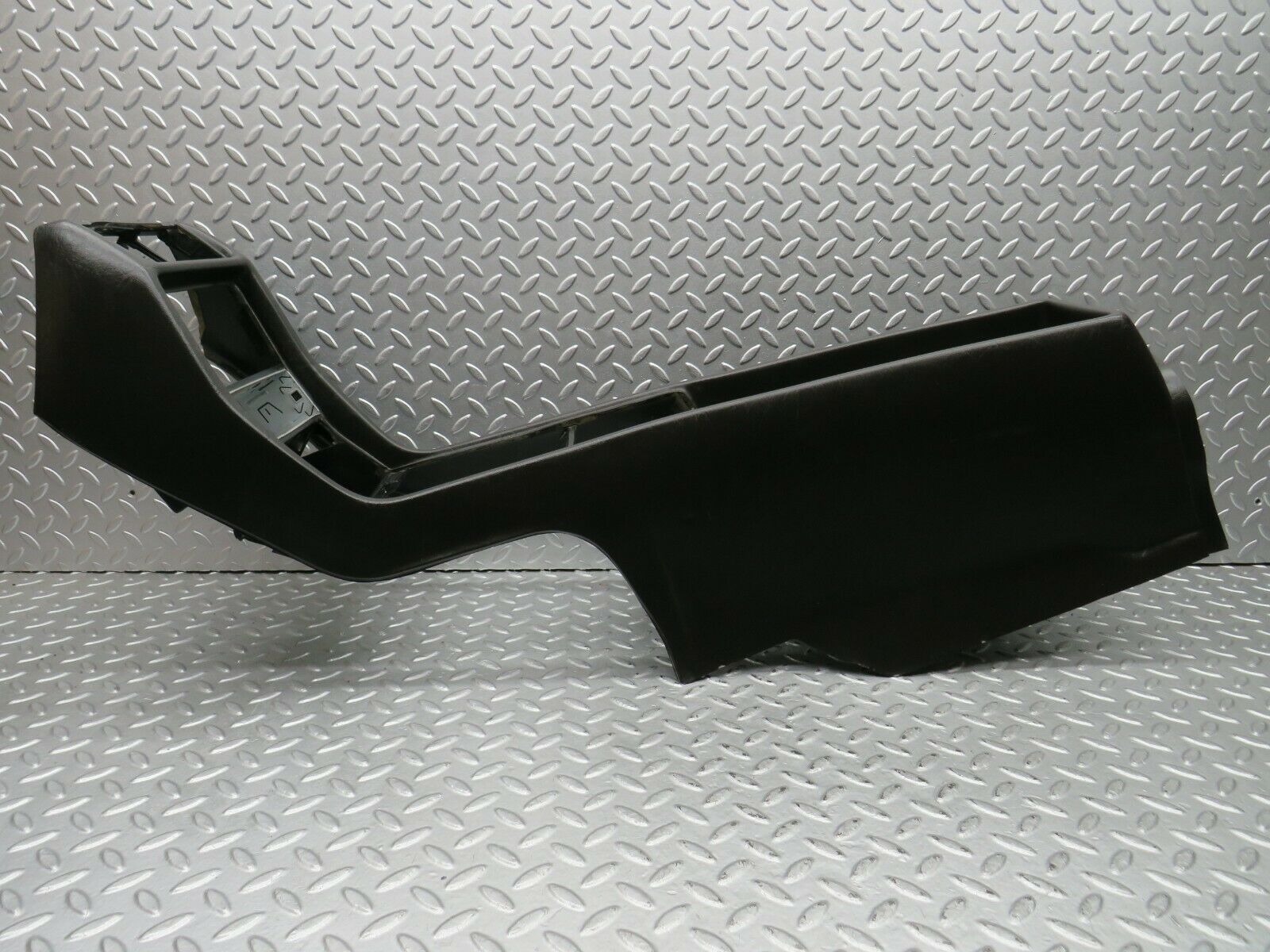22069 Mercedes-Benz S123 280TE Wagon Centre Console Black