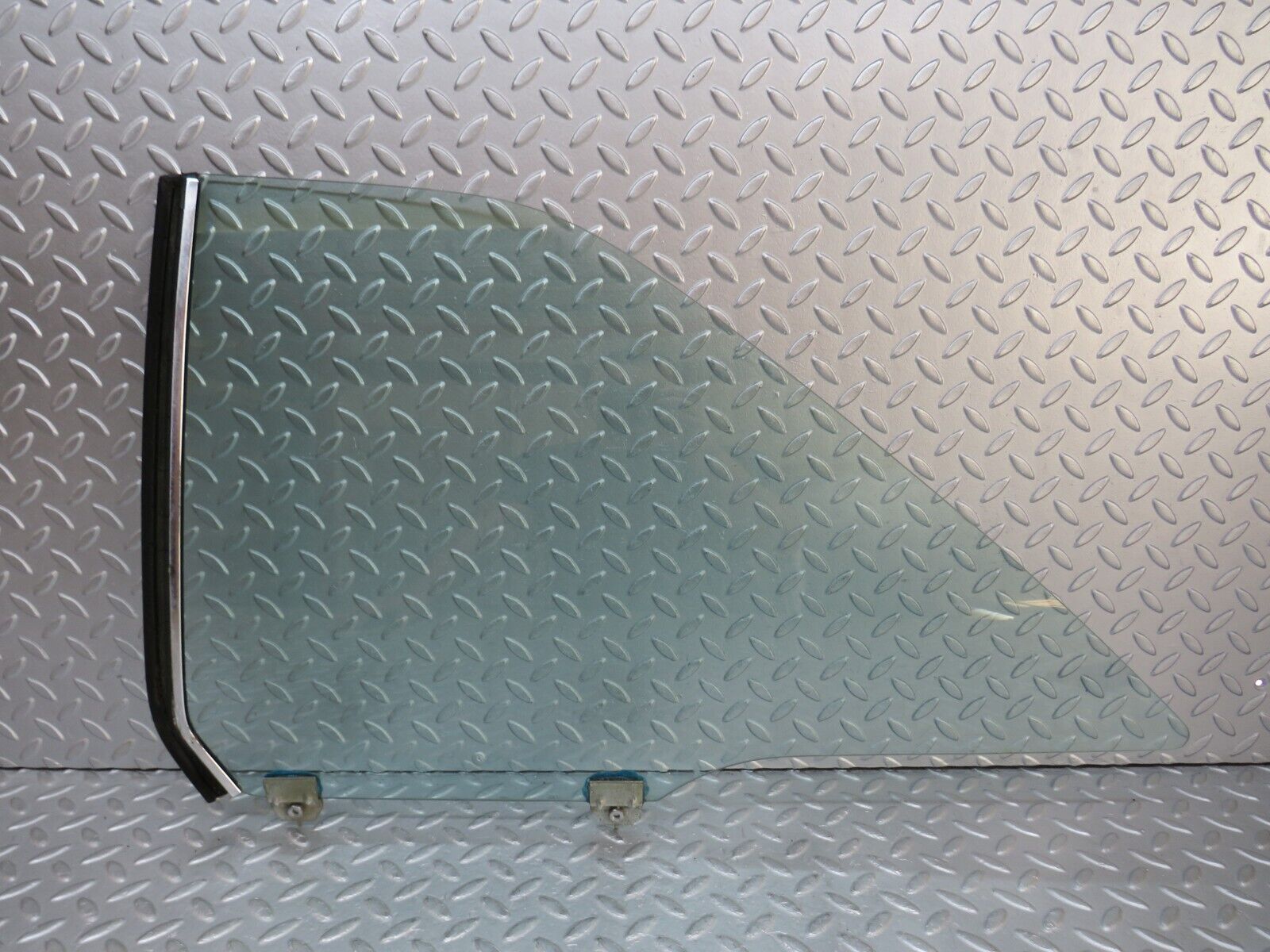 37040 Mercedes-Benz C126 420SEC Coupe Rear Left Window Glass