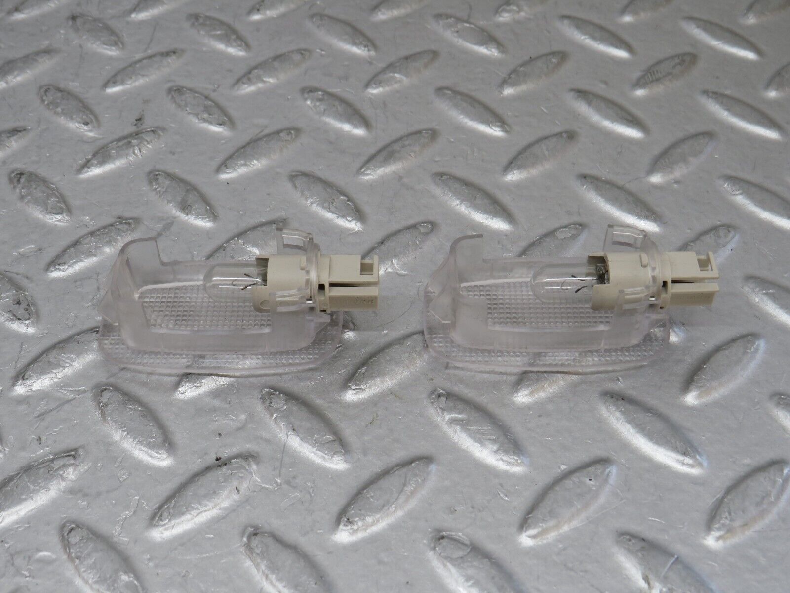 35134 Mercedes-Benz W221 Dome Light 2x 2218200401