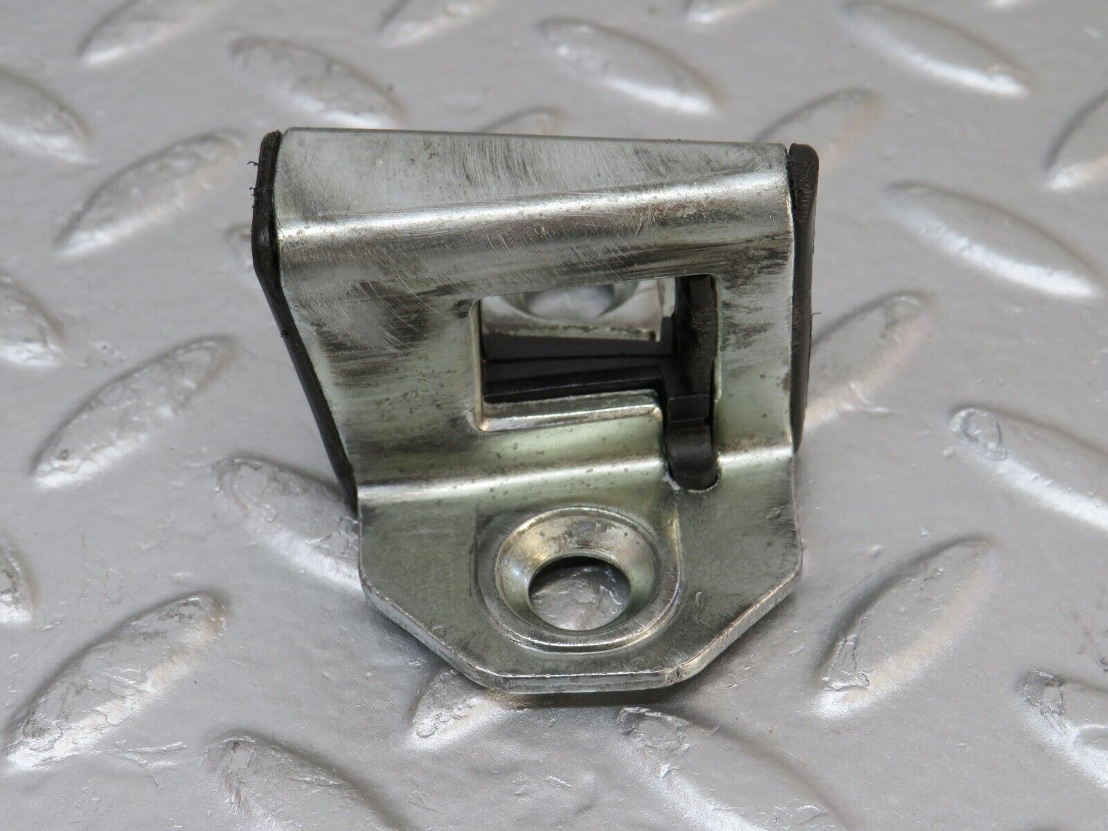 33374 Mercedes-Benz W202 C180 Door Lock Latch