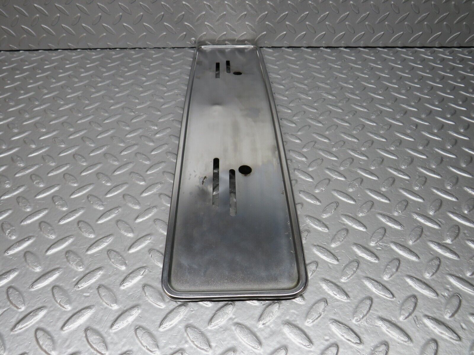 40663 Mercedes-Benz W123 300D Front Chrome Number Plate Holder