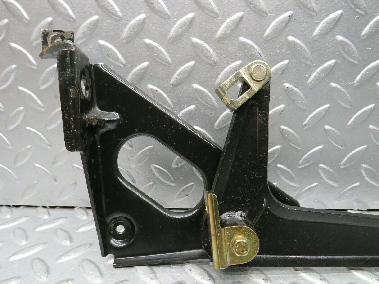 22072 Mercedes-Benz S123 280TE Wagon Handbrake Regulator