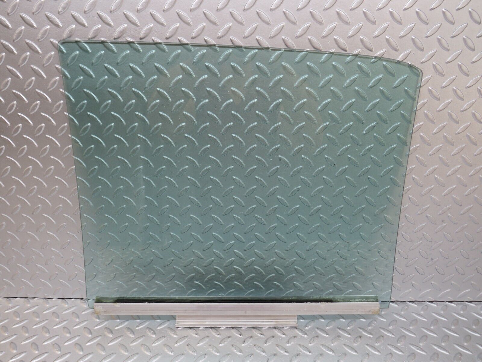 36039 Mercedes-Benz W126 420SE Rear Right Door Window Glass