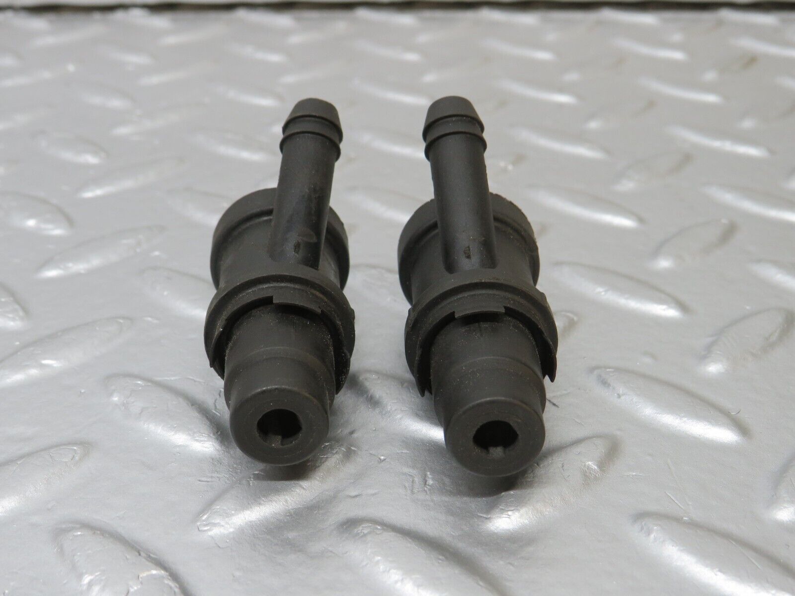 40265 Mercedes-Benz R107 Fuel Injector Holder 2x