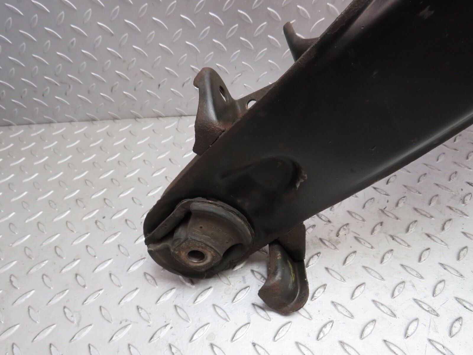 4090 Mercedes-Benz S123 200T Wagon Rear Subframe Axle Carrier Suspension