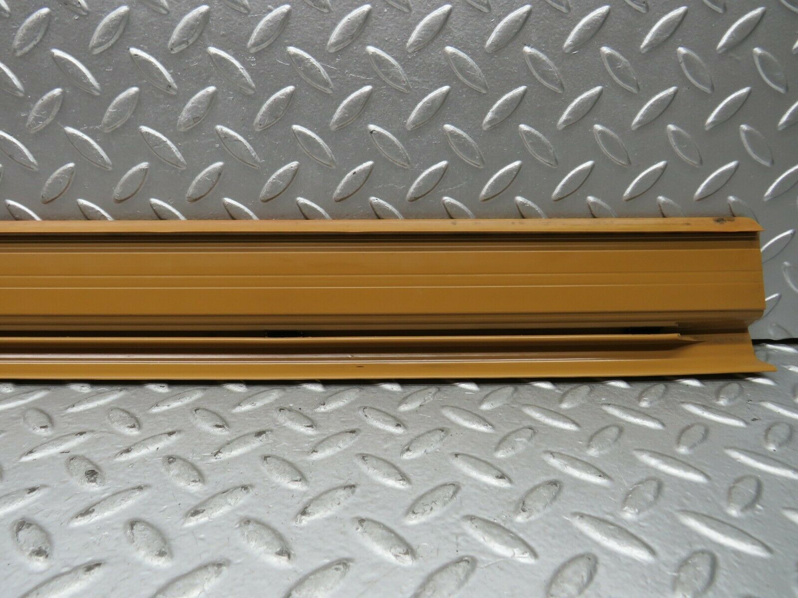22048 Mercedes-Benz S123 280TE Wagon Front Right Door Sill Trim