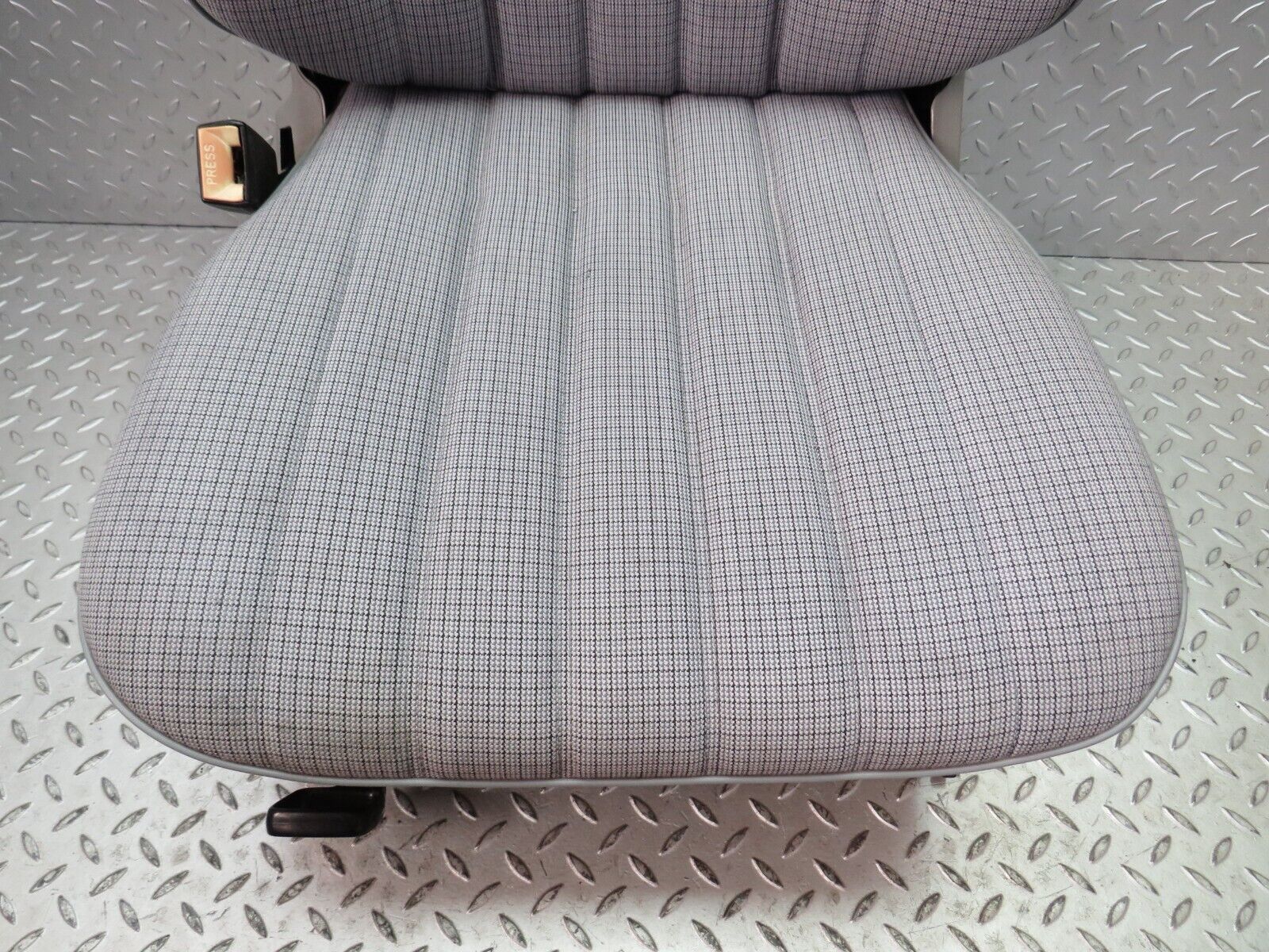 33705 Mercedes-Benz W201 190E 2.0L Front Left Passenger Seat Grey