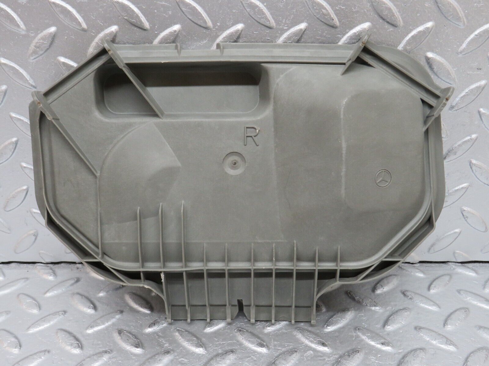 33163 Mercedes-Benz W124 Bosch Headlight Cover Right 1305239066