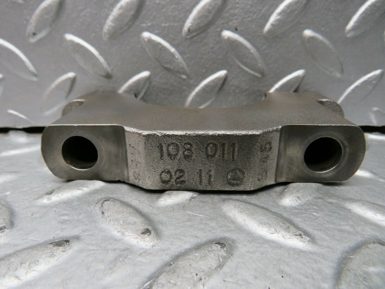 22117 Mercedes-Benz S123 280TE Crankshaft Bearing Holder Block 1080110211