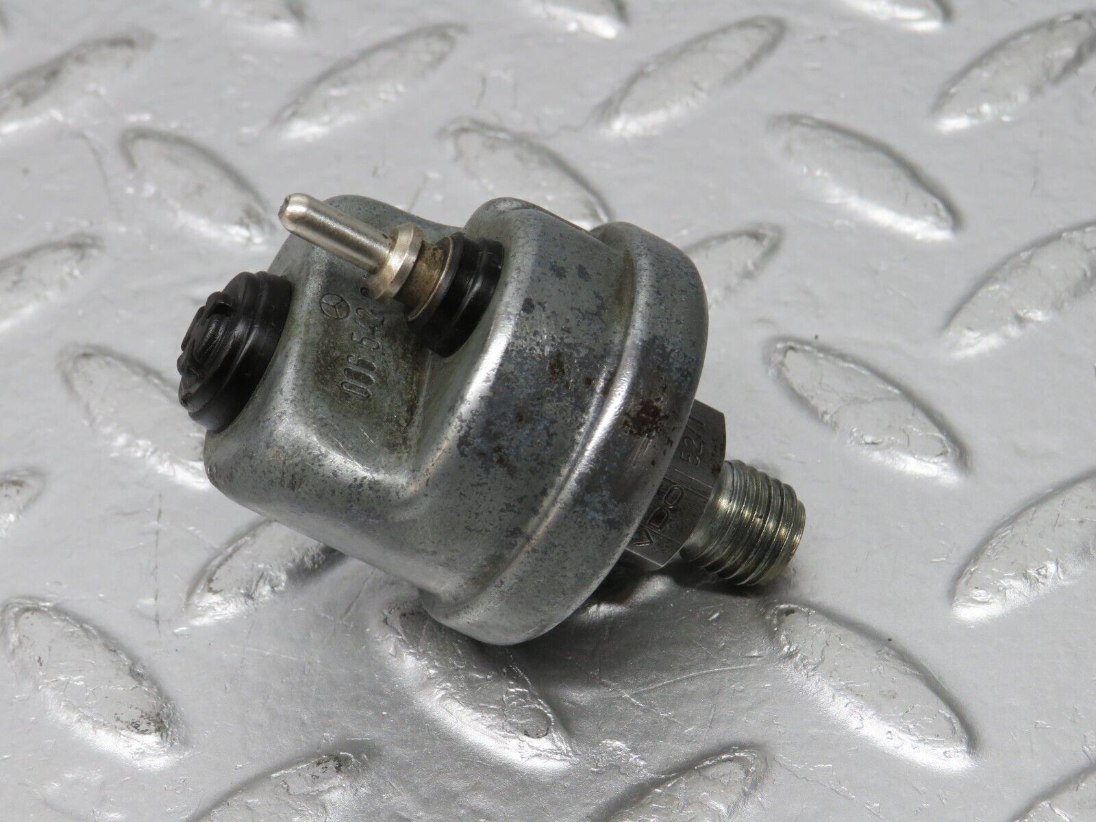 32702 Mercedes-Benz S124 300TE Wagon Oil Pressure Sensor 0065429417