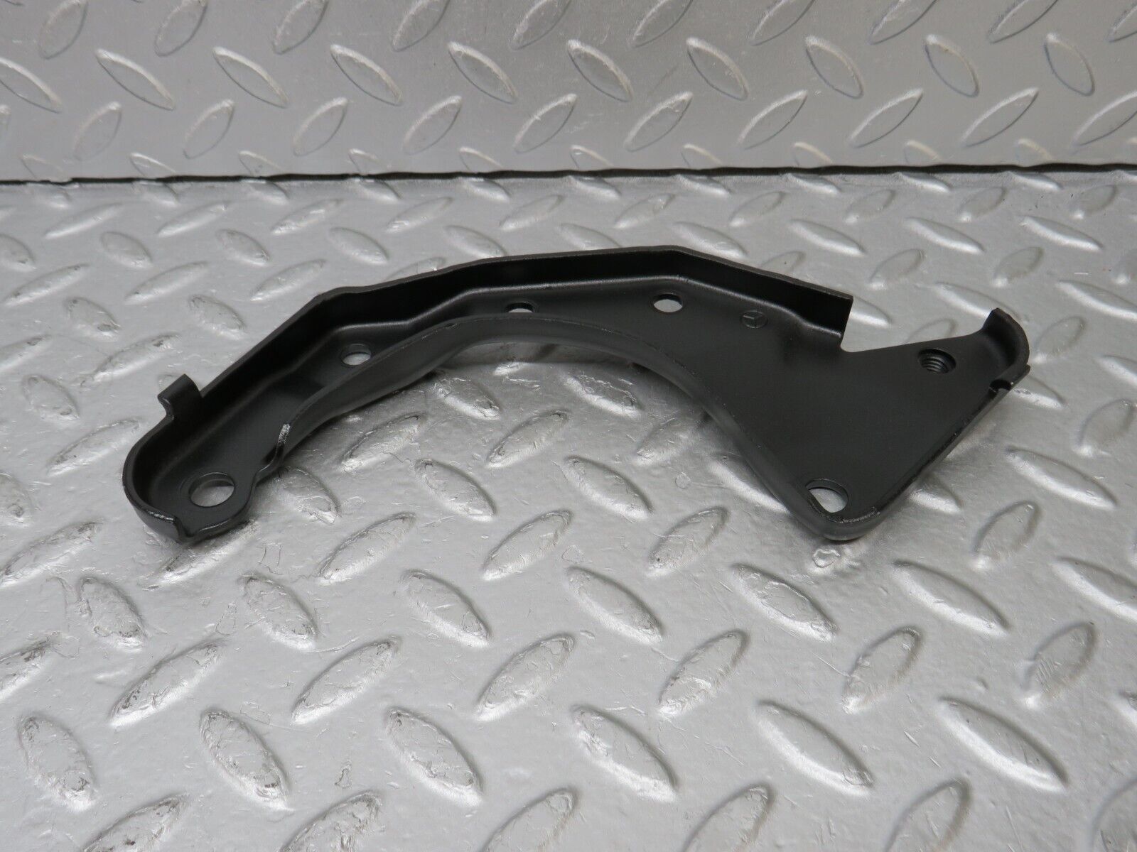 36780 Mercedes-Benz W201 190E 2.0L Power Steering Pump Bracket