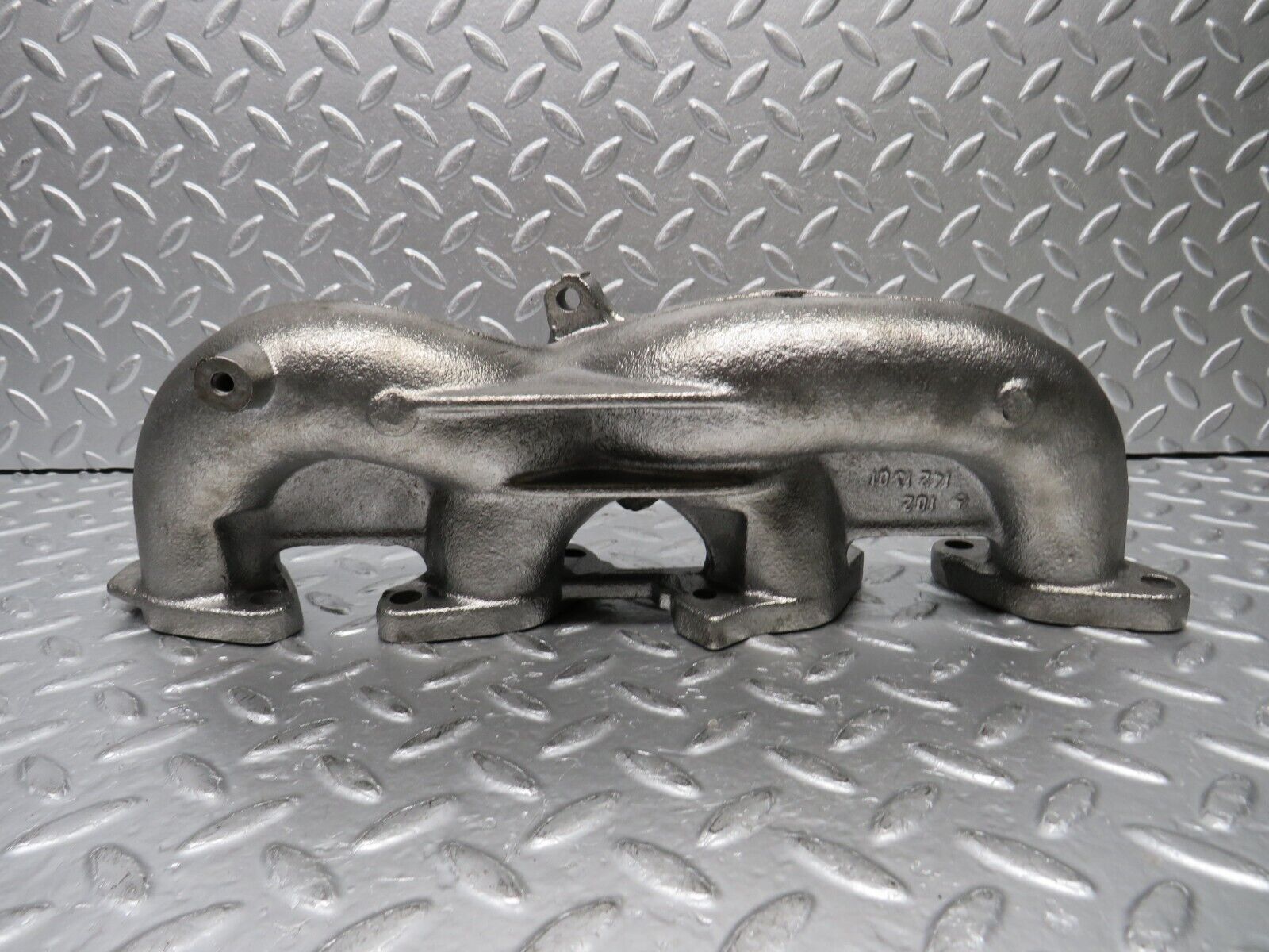 30768 Mercedes-Benz W201 190E 2.0L Exhaust Manifold 1021421301