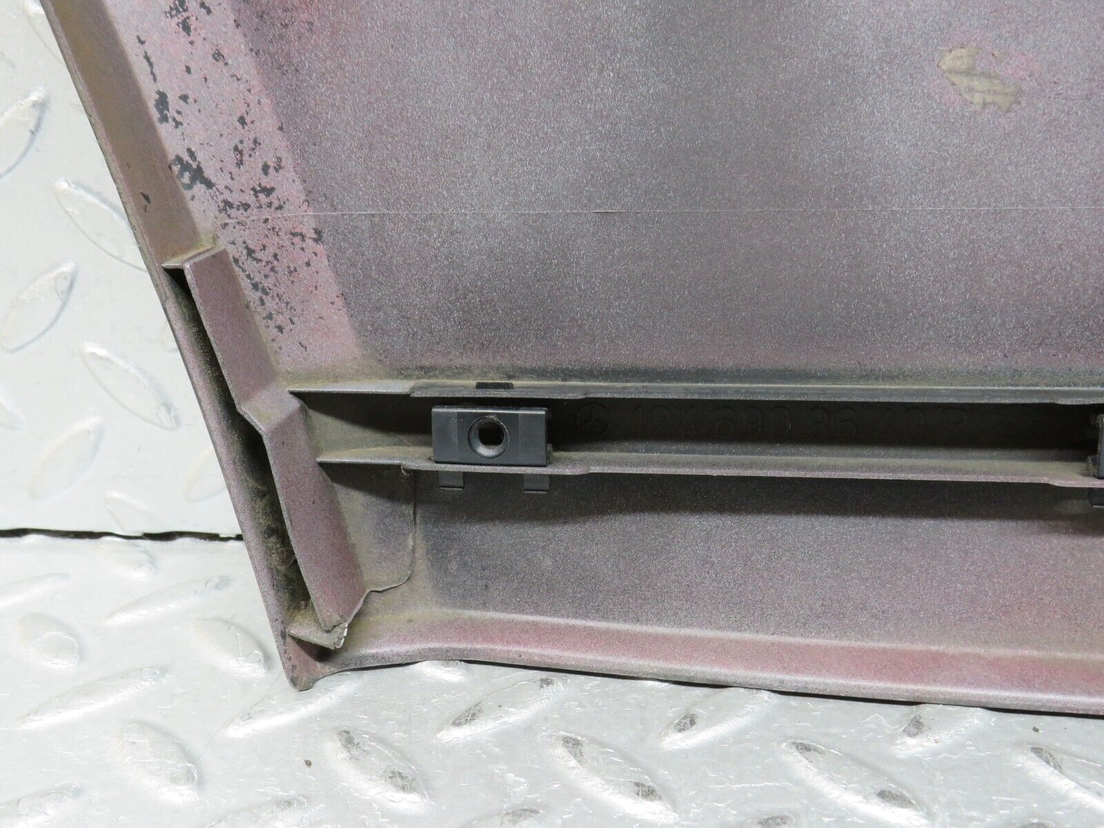 37831 Mercedes-Benz A124 320E Cabriolet Front Right Fender Wing Moulding Trim 1246903640