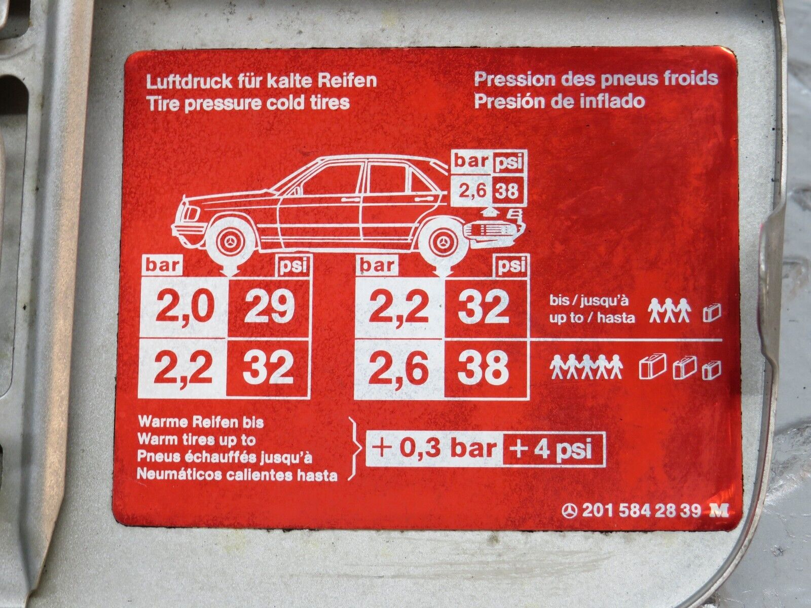 31720 Mercedes-Benz W201 190LE 1.8L Fuel Tank Flap Cap 2015842839