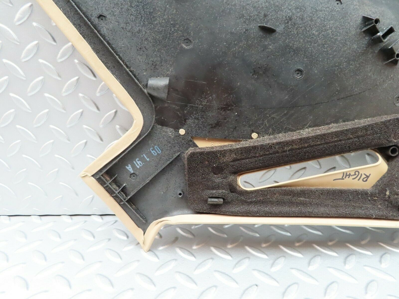 5449 Mercedes-Benz W124 230E C Pillar Panel Right 1246952844