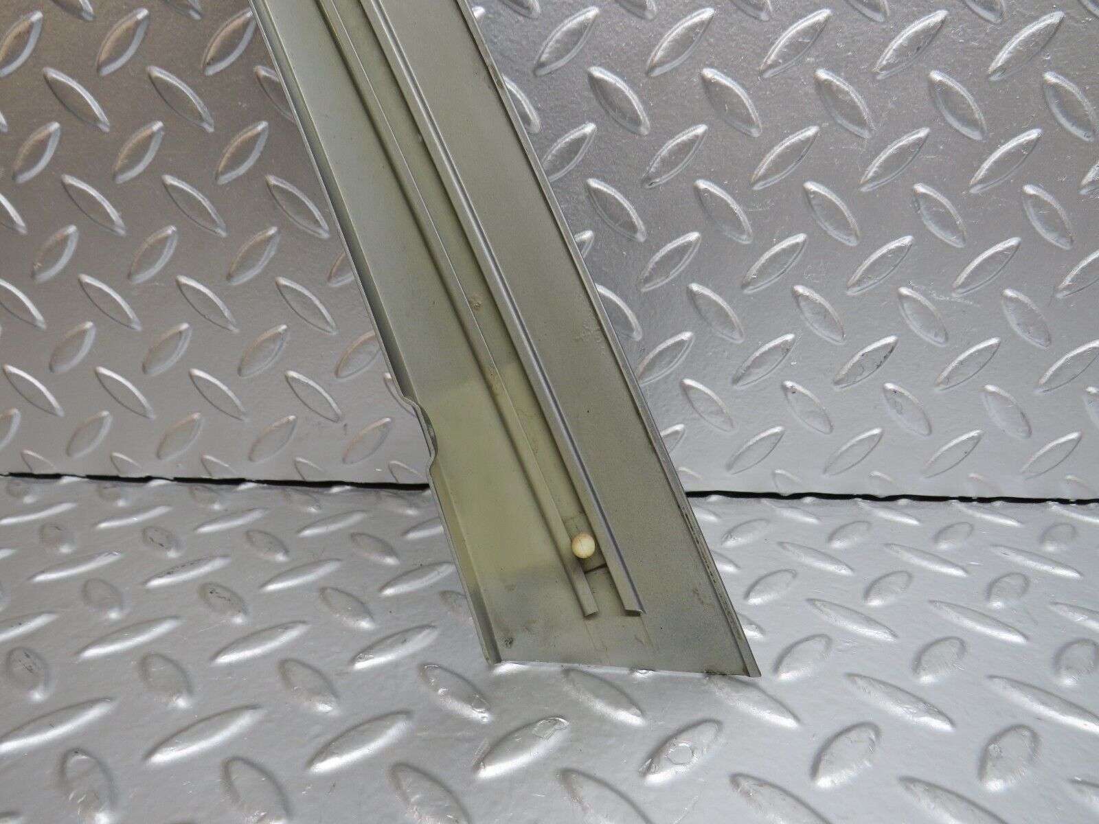 32312 Mercedes-Benz S124 300TE Wagon Front Left Door Exterior Frame Trim