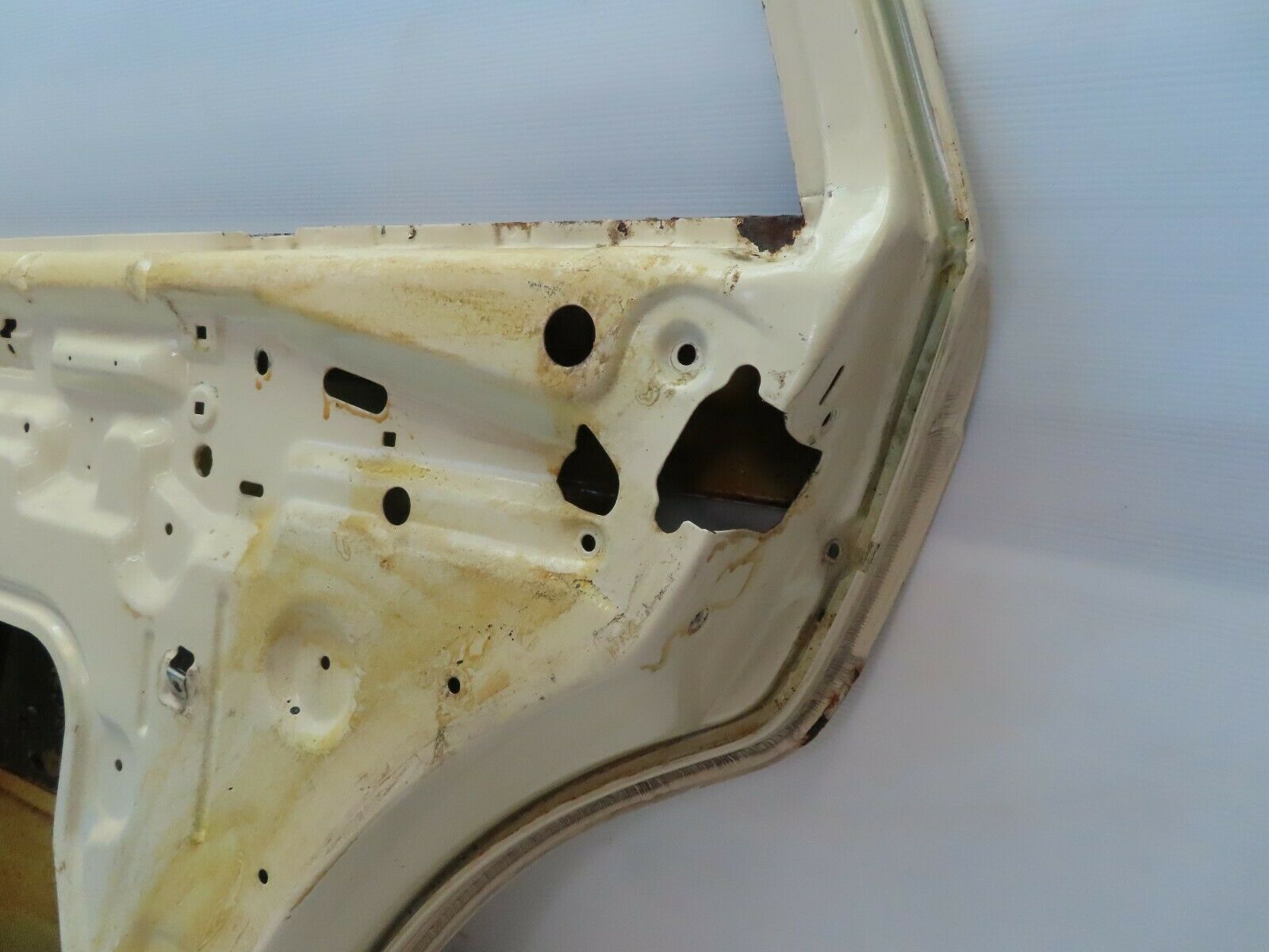 7805 Mercedes-Benz S123 230TE Wagon Rear Right Door