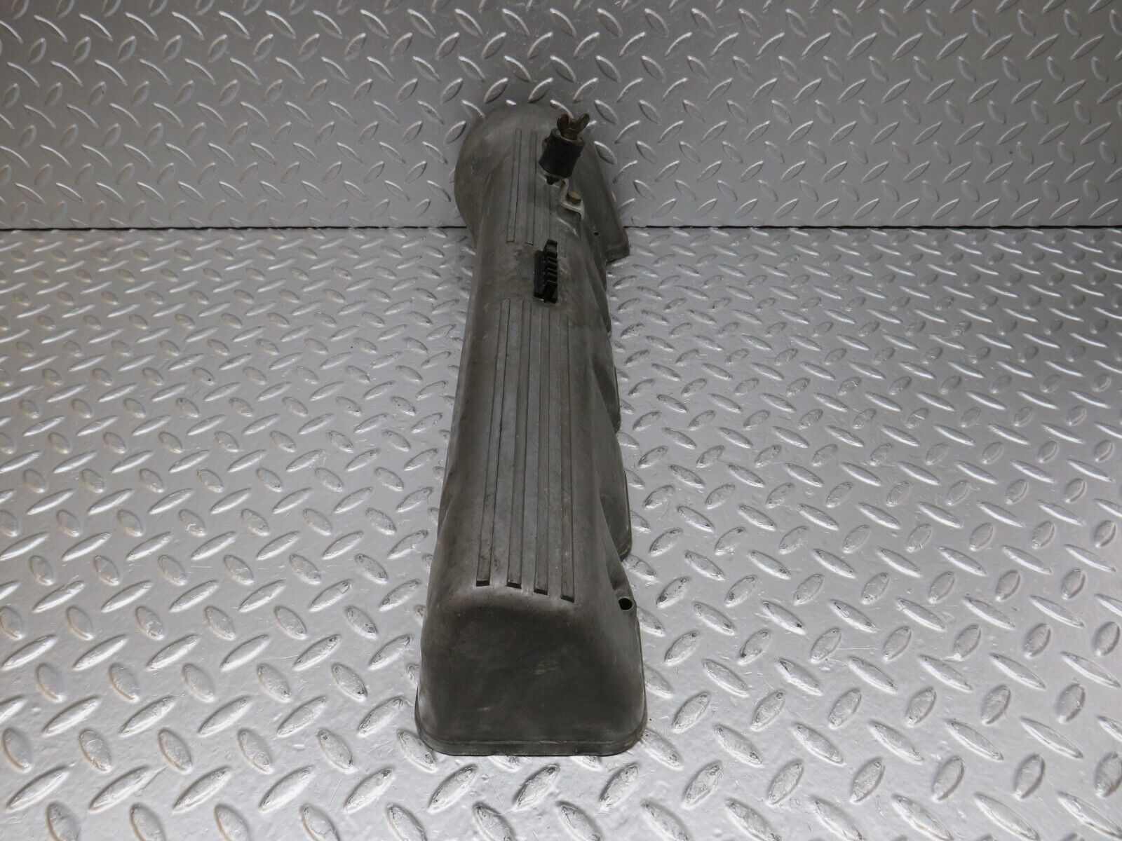 34537 Mercedes-Benz C126 380SEC Cylinder Head Valve Cover Left 1170160005