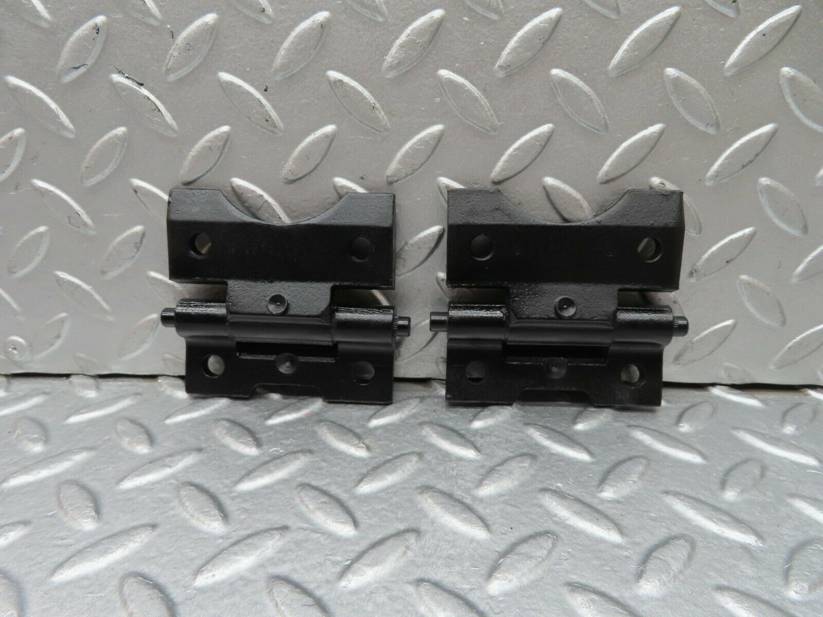 17983 Mercedes-Benz W123 200 Door Hinges Pair 1237200037