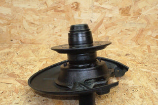 2335 Mercedes-Benz W123 280E Front Right Wheel Hub