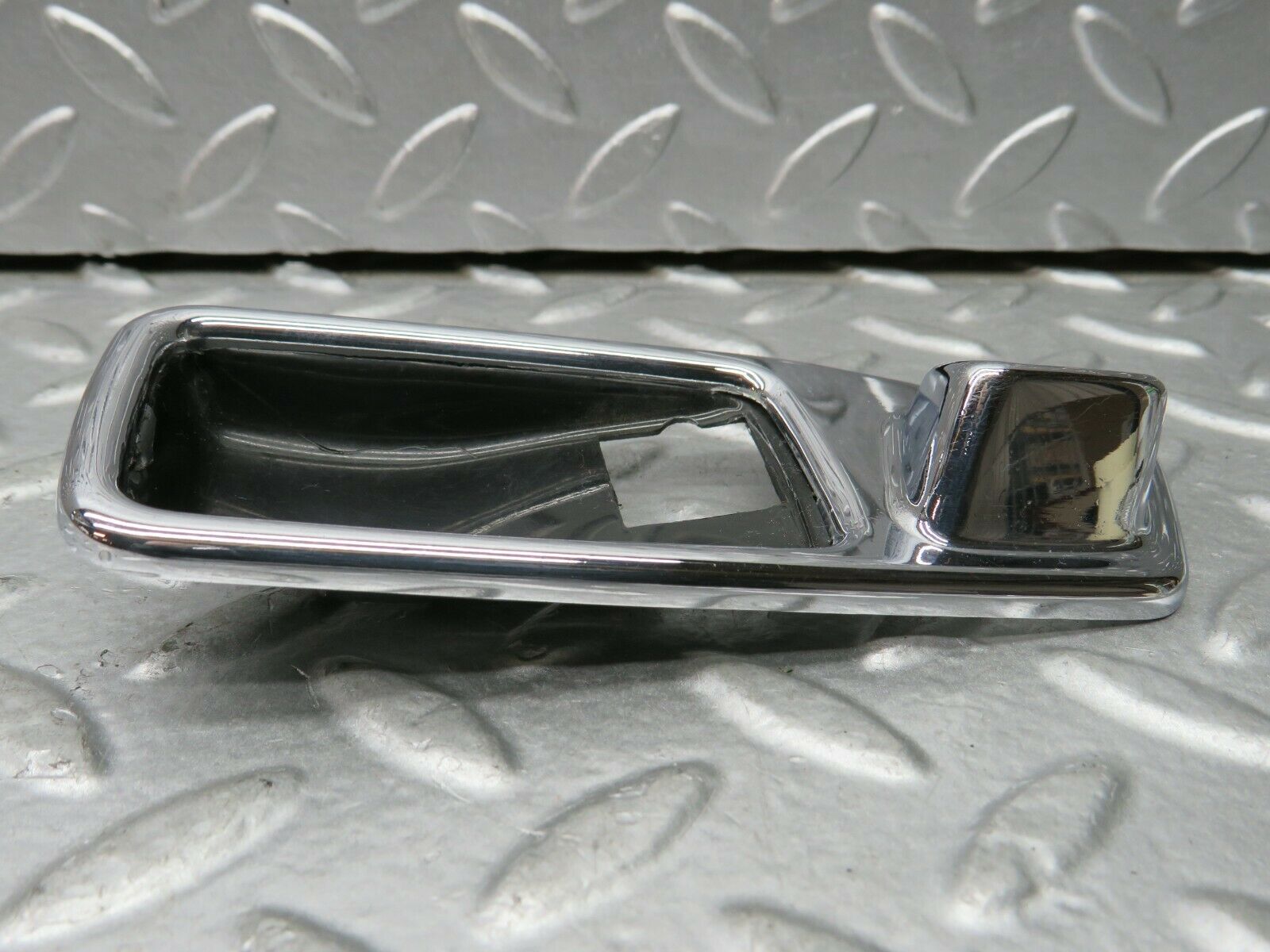 21975 Mercedes-Benz S123 280TE Wagon Chrome Frame For Door Opener Left 1167660111