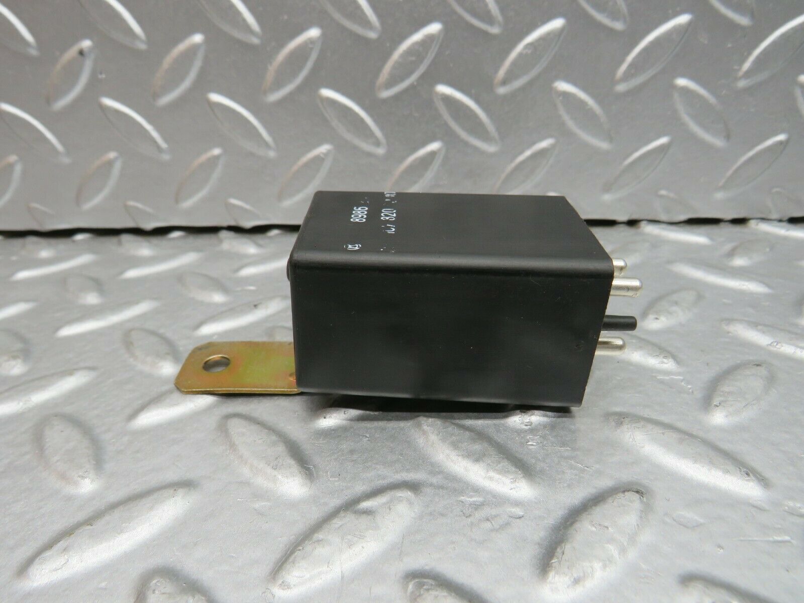 22252 Mercedes-Benz S123 280TE Wagon Rear Heated Window Relay 1078200010