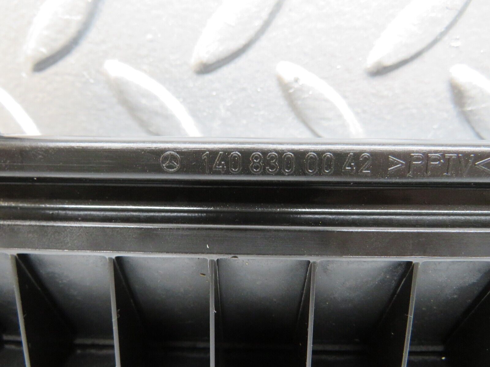24626 Mercedes-Benz W140 S320 Trunk Boot Air Vent Grill Pair 1408300042