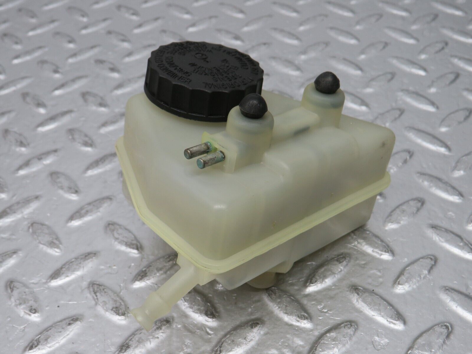 31811 Mercedes-Benz W201 190LE 1.8L Brake Fluid Reservoir Tank DBA
